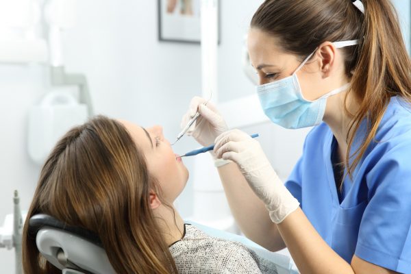 5 beneficios de la limpieza dental profesional